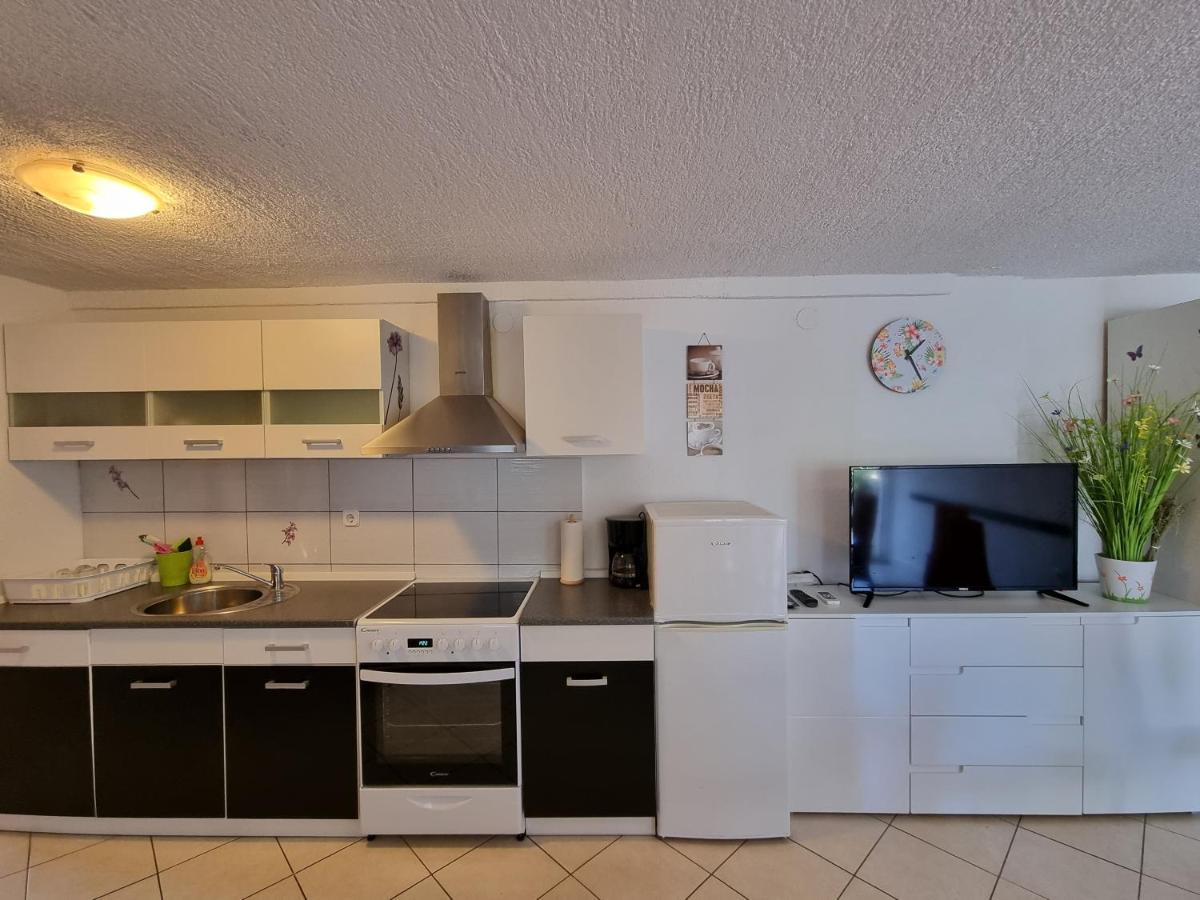 Apartment Deni Skrbčići Eksteriør bilde