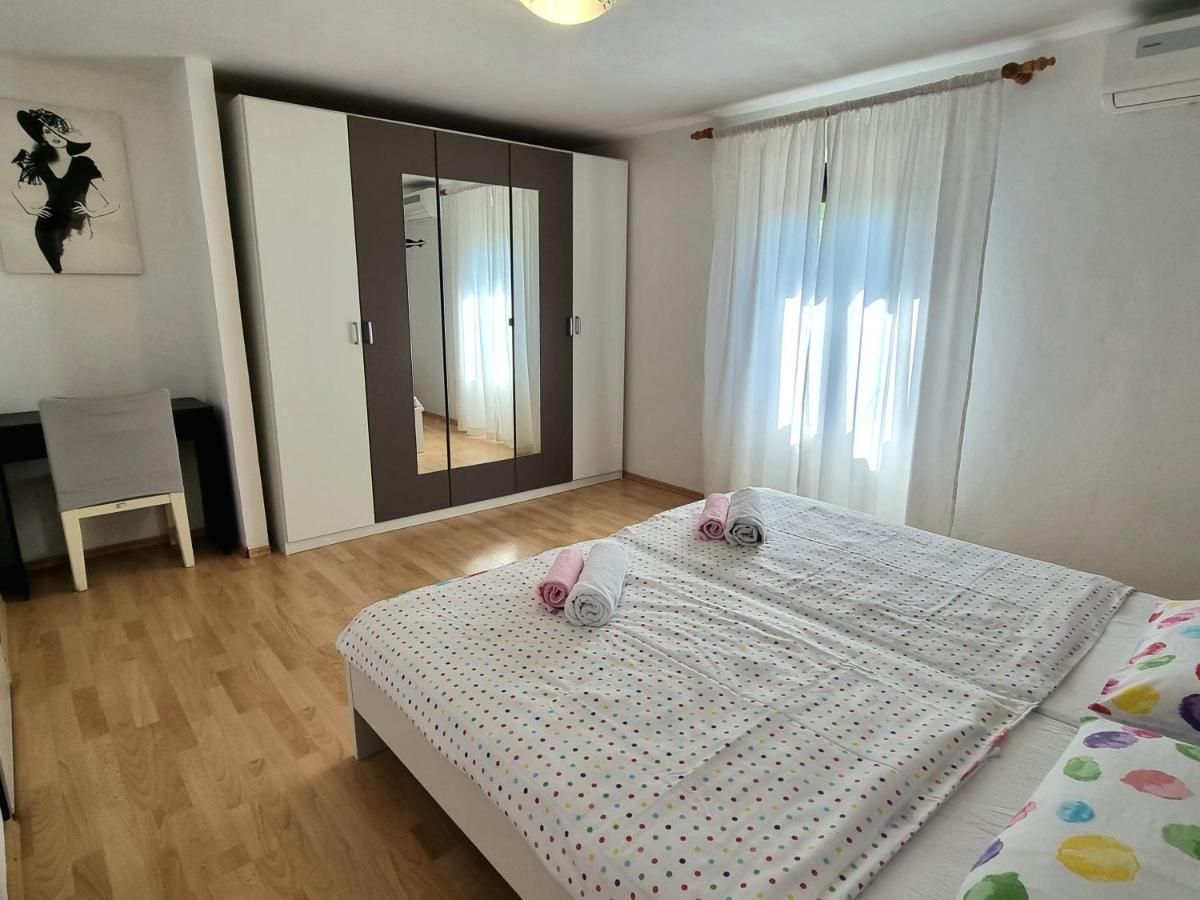 Apartment Deni Skrbčići Eksteriør bilde